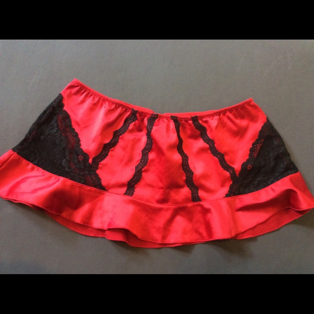 💋Jezebel Red/Black lace micro mini skirt